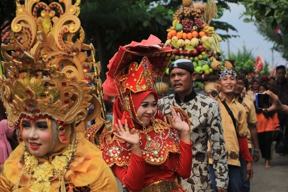 FESTIVAL PESISIR PANDANSARI - Event tahunan yang di adakan setiap tahun ini mengangkat berbagai macam kearifan lokal, dari kegiatan perkemahan jambore mangrove, keliling kampung, mengarak sedekah bumi, dan mengawal dewi mangrove menuju ke pulau pasir, budaya sintren serta tarian dewi mangrove selalu menjadi penampilan yang di tunggu, Bulan April selalu menjadi penantian bagi wisatawan karena bulan ini di lakukannya Festival Pesisir Pandansari