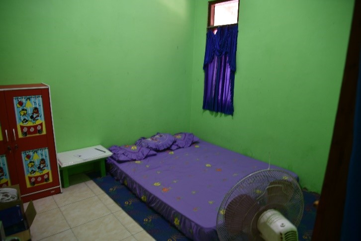 HOMESTAY - Penginapan dengan nuansa sederhana menjadikan salah satu unsur yang harus terpenuhi di dalam desa wisata. Dewi Mangrovesari memiliki 15 Rumah dengan 30 Kamar. basis homestay adalah tidur dengan masyarakat dan menjalankan aktifitas di rumah masyarakat.